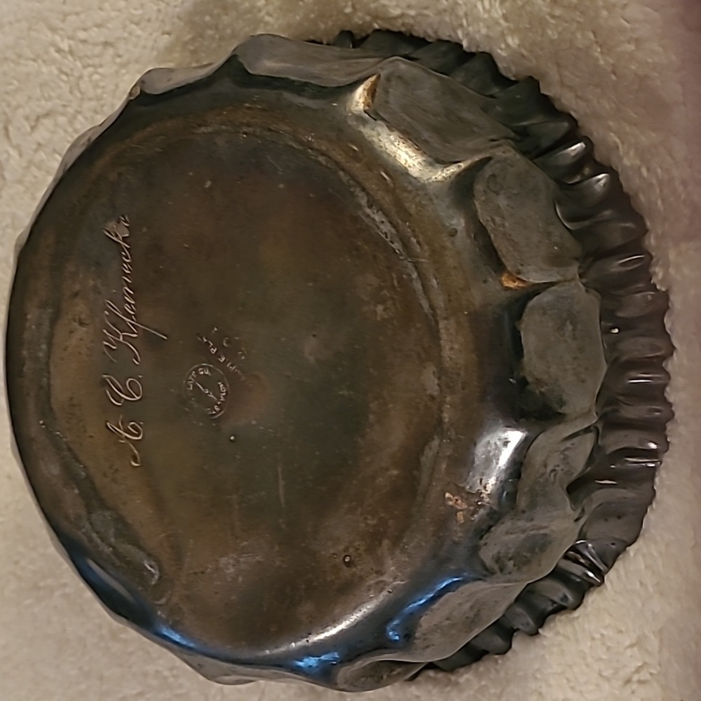 Vintage crinkled pot